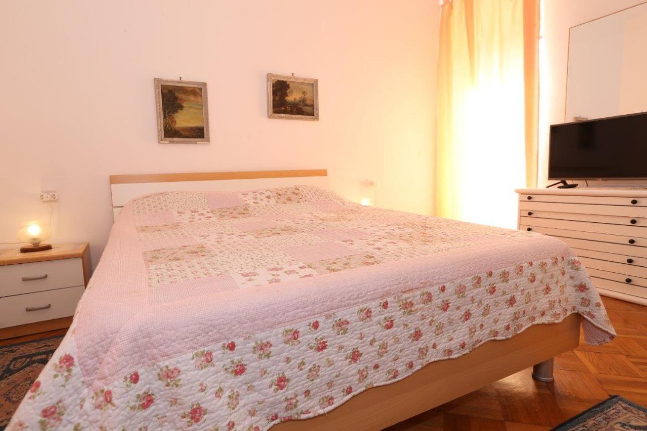 Studio Apartments Cavrak With Terrace Baška Kültér fotó