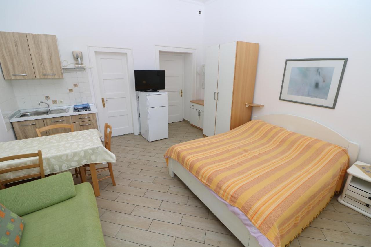 Studio Apartments Cavrak With Terrace Baška Kültér fotó