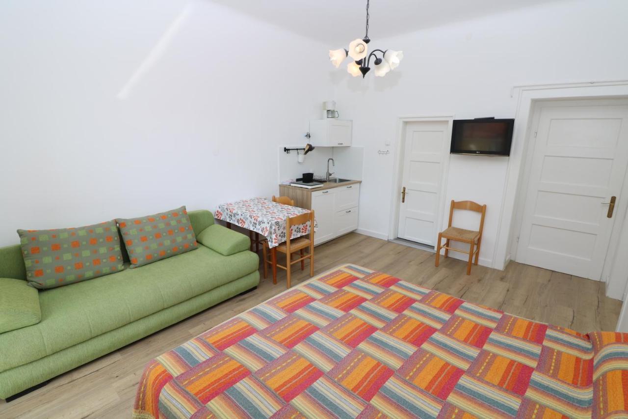 Studio Apartments Cavrak With Terrace Baška Kültér fotó